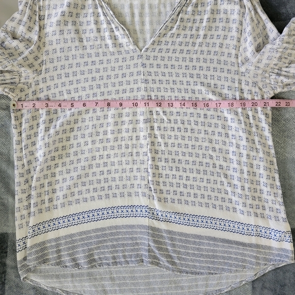 GAP White Blue Print Flowy V Neck Long Sleeve Women's Blouse Casual Size XL - Picture 9 of 10